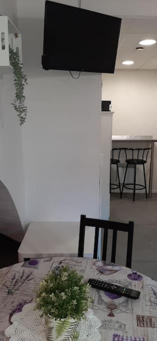 logement tout près du centre avec grand garage gratuit Nîmes Extérieur photo